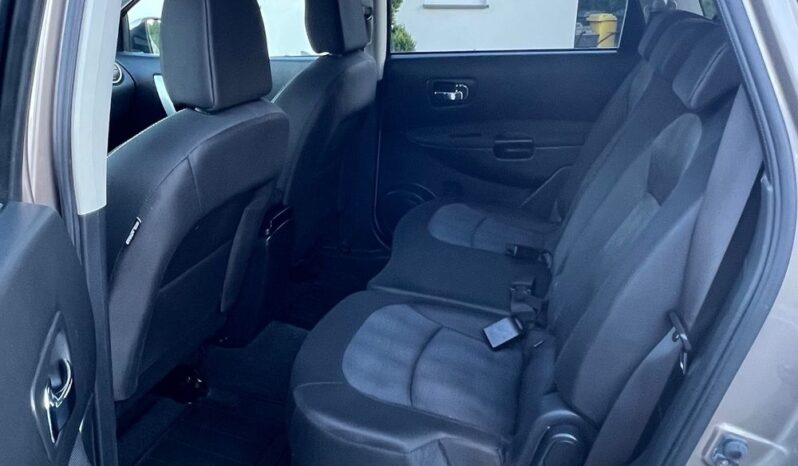 NISSAN   Qashqai+2     130 KM    Manualna    FWD (przód)    Brązowy full