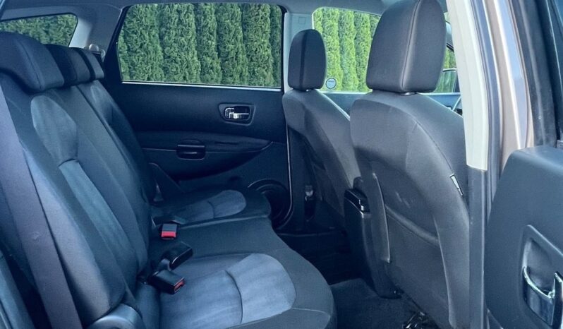 NISSAN   Qashqai+2     130 KM    Manualna    FWD (przód)    Brązowy full