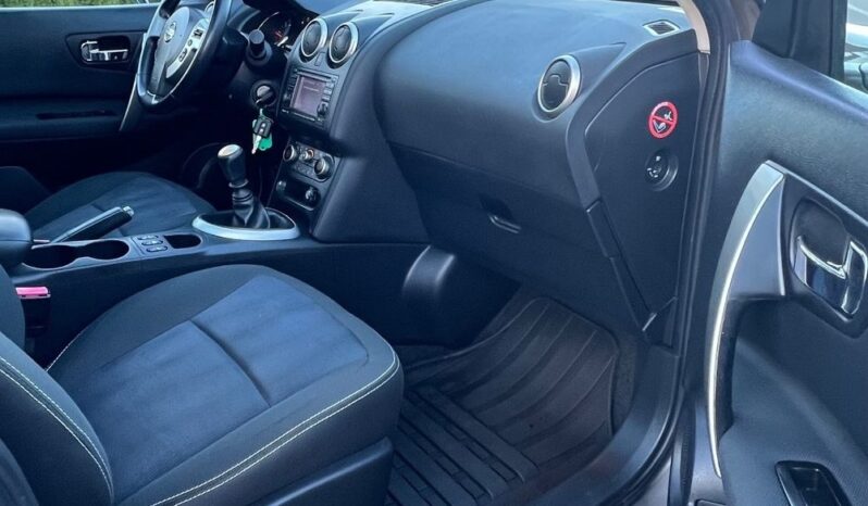NISSAN   Qashqai+2     130 KM    Manualna    FWD (przód)    Brązowy full