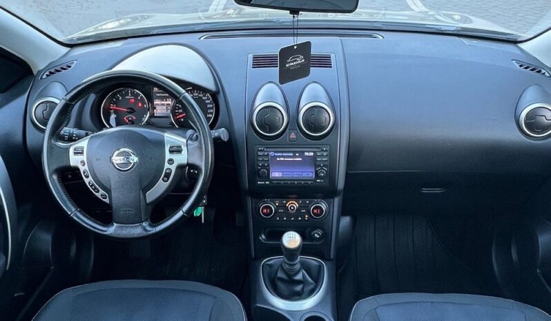 NISSAN   Qashqai+2     130 KM    Manualna    FWD (przód)    Brązowy full