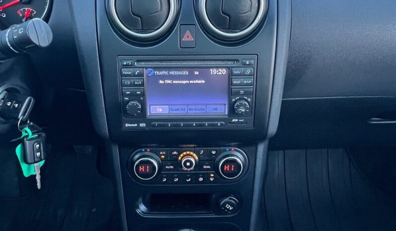 NISSAN   Qashqai+2     130 KM    Manualna    FWD (przód)    Brązowy full