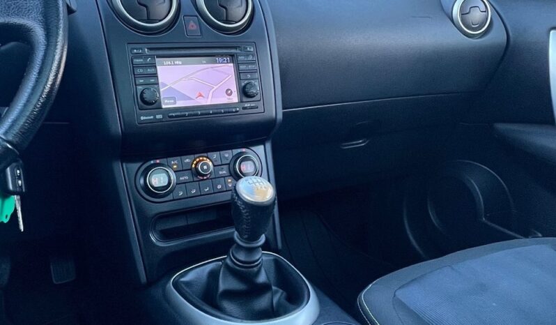 NISSAN   Qashqai+2     130 KM    Manualna    FWD (przód)    Brązowy full