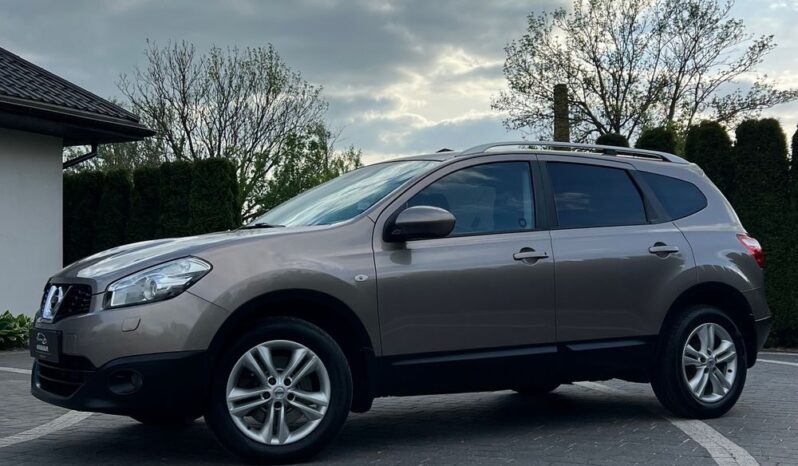 NISSAN   Qashqai+2     130 KM    Manualna    FWD (przód)    Brązowy full