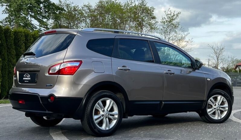 NISSAN   Qashqai+2     130 KM    Manualna    FWD (przód)    Brązowy full