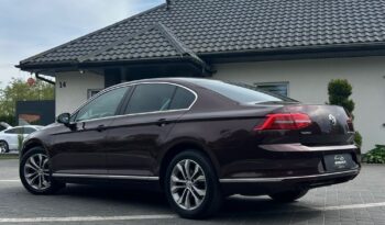 VOLKSWAGEN   Passat     190 KM    Manualna    FWD (przód)    Bordowy full
