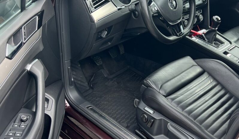 VOLKSWAGEN   Passat     190 KM    Manualna    FWD (przód)    Bordowy full