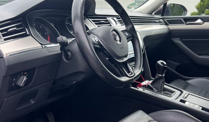 VOLKSWAGEN   Passat     190 KM    Manualna    FWD (przód)    Bordowy full