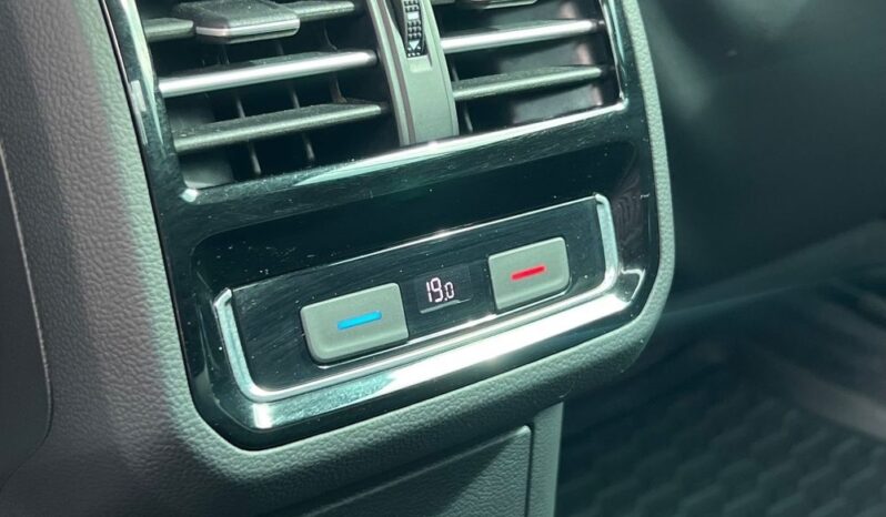 VOLKSWAGEN   Passat     190 KM    Manualna    FWD (przód)    Bordowy full