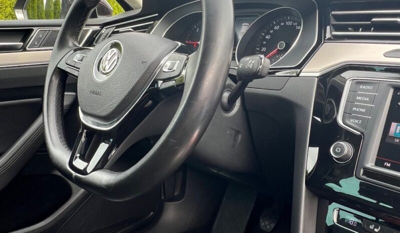 VOLKSWAGEN   Passat     190 KM    Manualna    FWD (przód)    Bordowy full