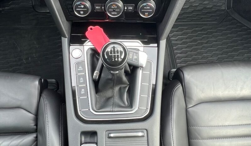 VOLKSWAGEN   Passat     190 KM    Manualna    FWD (przód)    Bordowy full