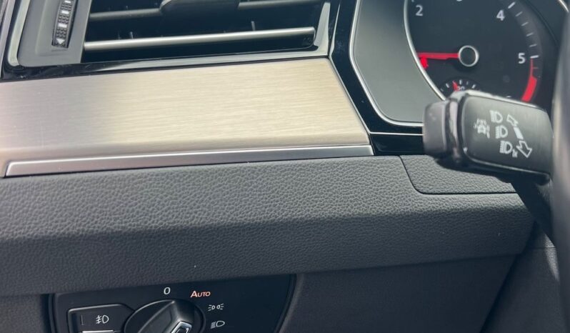 VOLKSWAGEN   Passat     190 KM    Manualna    FWD (przód)    Bordowy full