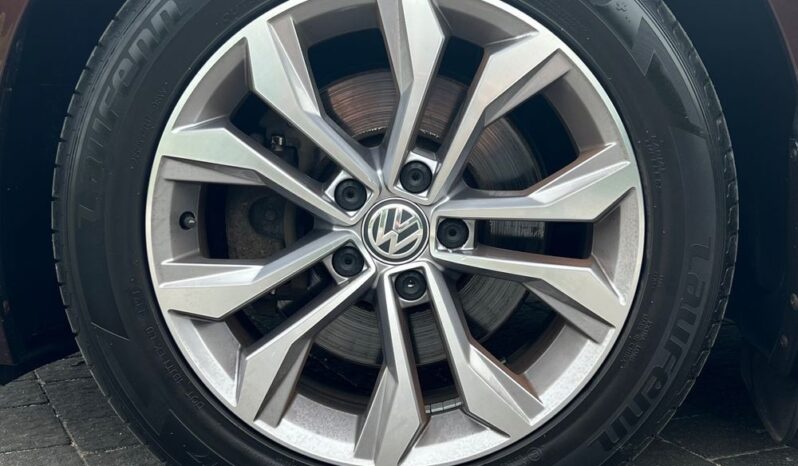 VOLKSWAGEN   Passat     190 KM    Manualna    FWD (przód)    Bordowy full
