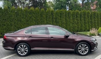 VOLKSWAGEN   Passat     190 KM    Manualna    FWD (przód)    Bordowy full