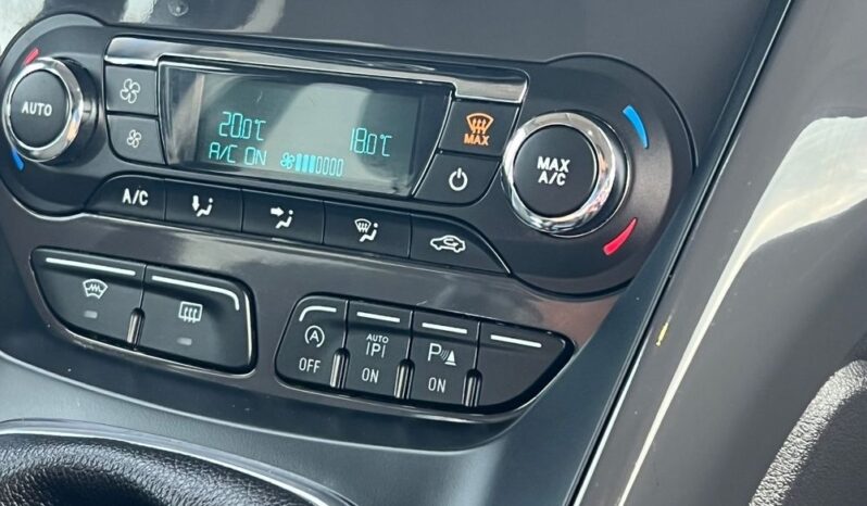 FORD   Kuga     150 KM    Manualna    FWD (przód)    Szary full