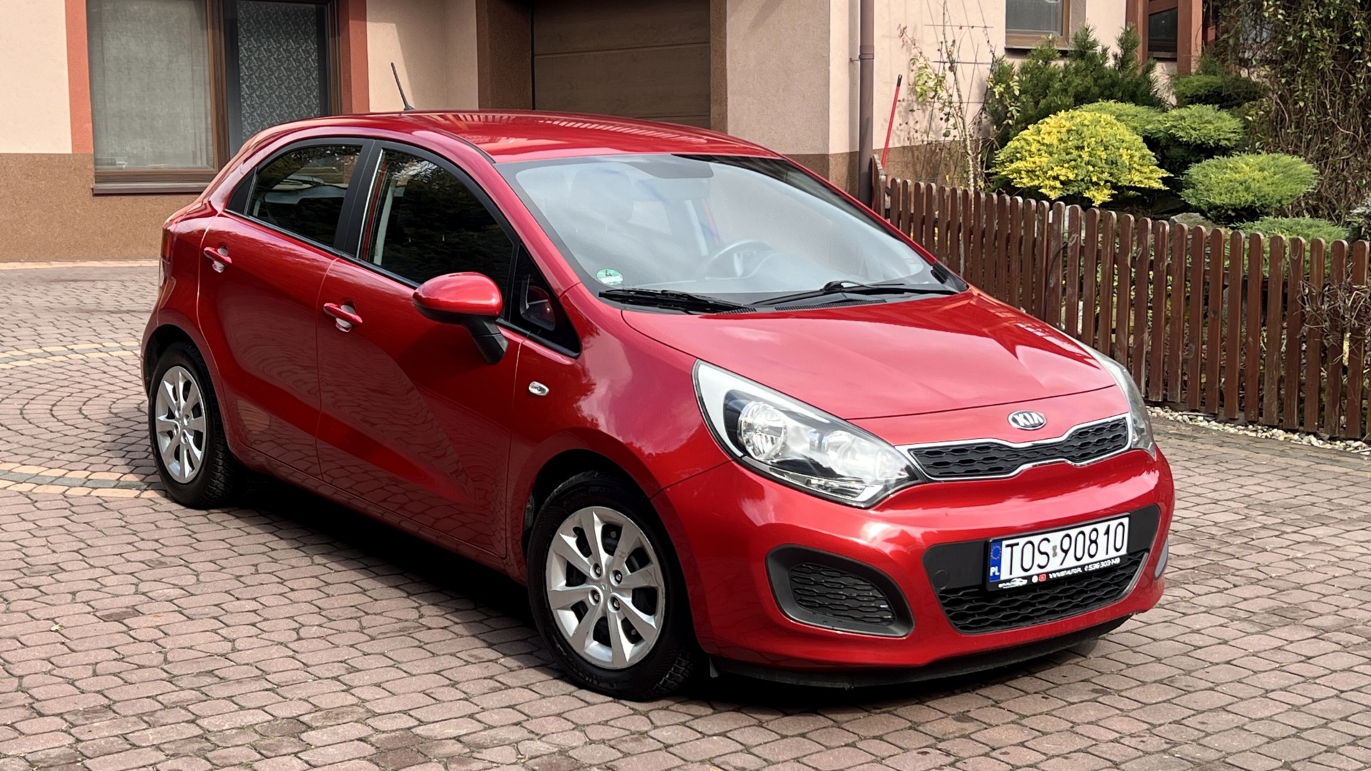Kia Rio  | Fwd (Przód) | Manualna | 85 Km | Czerwony