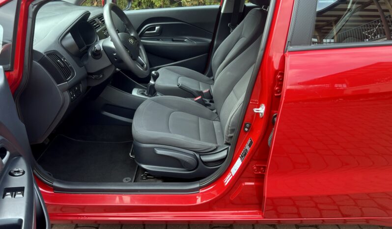 KIA Rio  | FWD (przód) | Manualna | 85 KM | Czerwony full