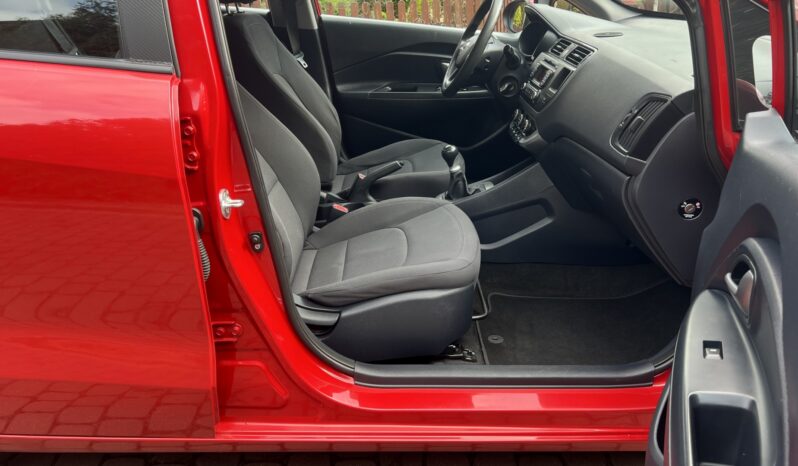 KIA Rio  | FWD (przód) | Manualna | 85 KM | Czerwony full