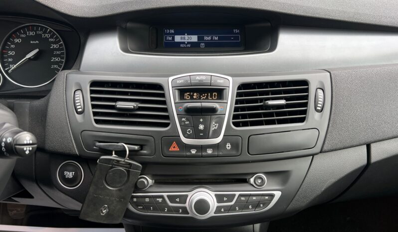 RENAULT Laguna  | FWD (przód) | Manualna | 110 KM | Srebrny full