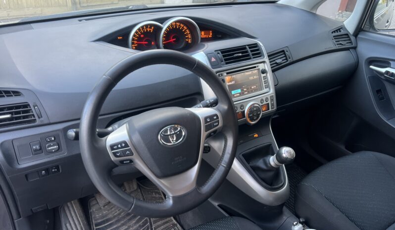 TOYOTA Verso | FWD (przód) | Manualna | 147 KM | Szary full