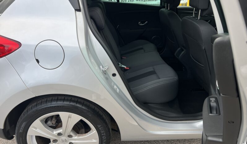 RENAULT Megane  | FWD (przód) | Manualna | 110 KM | Srebrny full