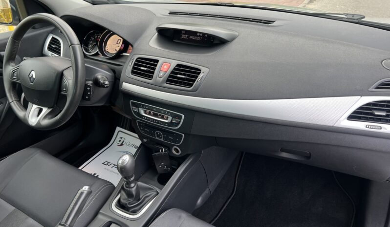 RENAULT Megane  | FWD (przód) | Manualna | 110 KM | Srebrny full