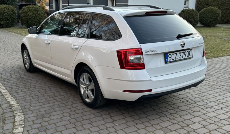 SKODA Octavia  | FWD (przód) | Manualna | 150 KM | Biały full