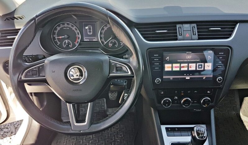 SKODA Octavia  | FWD (przód) | Manualna | 150 KM | Biały full
