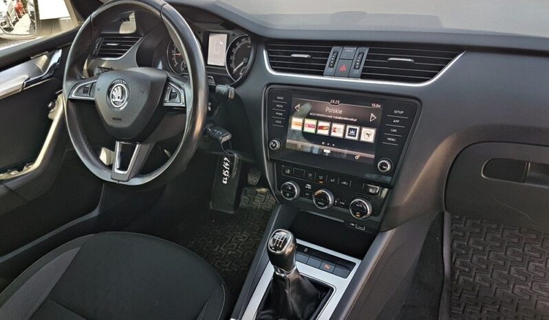 SKODA Octavia  | FWD (przód) | Manualna | 150 KM | Biały full