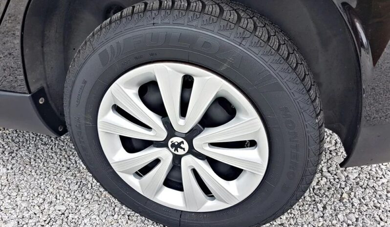 PEUGEOT 2008  | FWD (przód) | Manualna | 120 KM | Czarny full