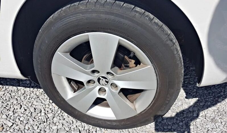 SKODA RAPID  | FWD (przód) | Manualna | 115 KM | Biały full