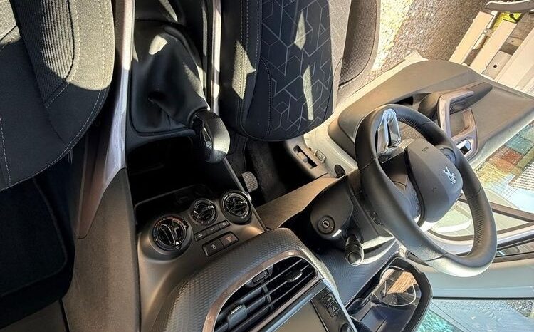PEUGEOT 2008  | FWD (przód) | Manualna | 82 KM | Biały full