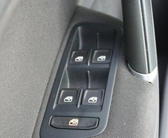 VOLKSWAGEN Golf  | FWD (przód) | Manualna | 125 KM | Biały full