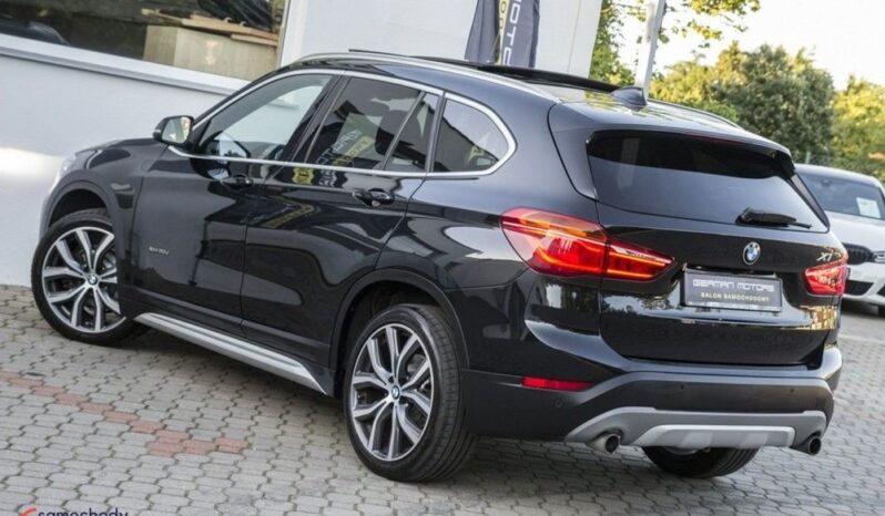 BMW X1  | 4×4 (stały) | Automatyczna | 190 KM | Czarny full