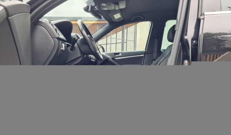 Volkswagen Tiguan | 4×4 (doł. automatycznie) | Manualna | 150 KM | Czarny full