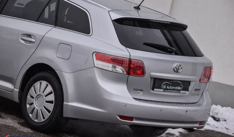TOYOTA Avensis  | FWD (przód) | Manualna | 126 KM | Srebrny full