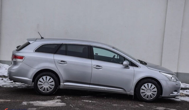 TOYOTA Avensis  | FWD (przód) | Manualna | 126 KM | Srebrny full