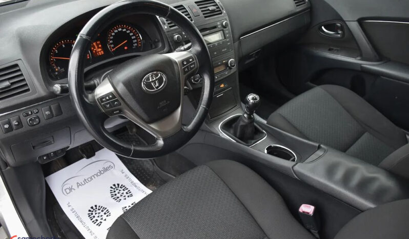 TOYOTA Avensis  | FWD (przód) | Manualna | 126 KM | Srebrny full