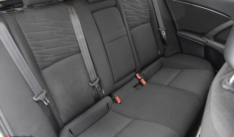 TOYOTA Avensis  | FWD (przód) | Manualna | 126 KM | Srebrny full