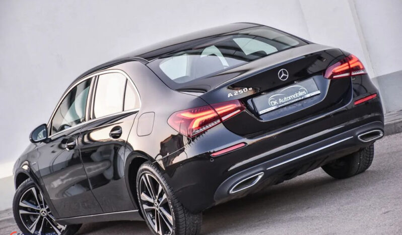 MERCEDES-BENZ Klasa A | FWD (przód) | Automatyczna | 163 KM | Czarny full