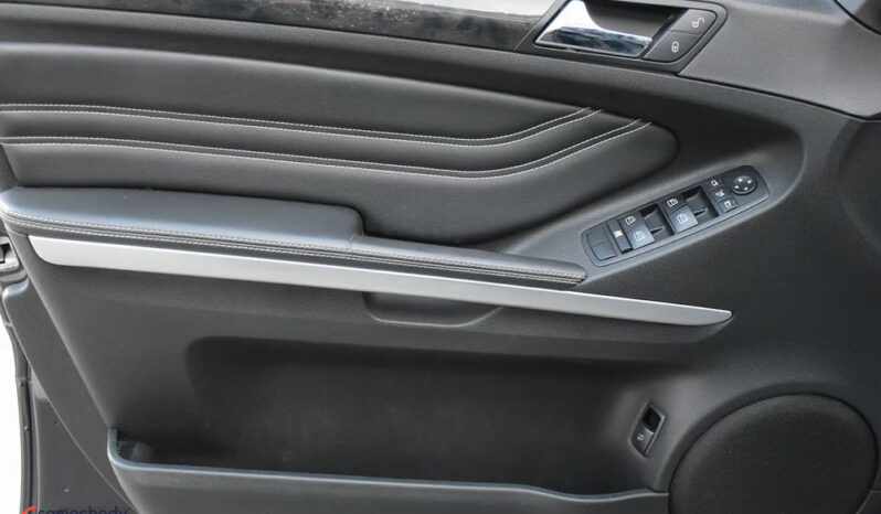 MERCEDES-BENZ ML  | 4×4 (stały) | Automatyczna | 204 KM | Czarny full