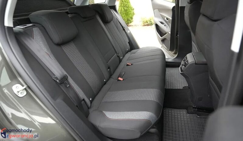 PEUGEOT 3008  | FWD (przód) | Manualna | 130 KM | Zielony full