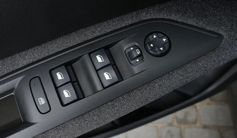 PEUGEOT 3008  | FWD (przód) | Manualna | 130 KM | Zielony full