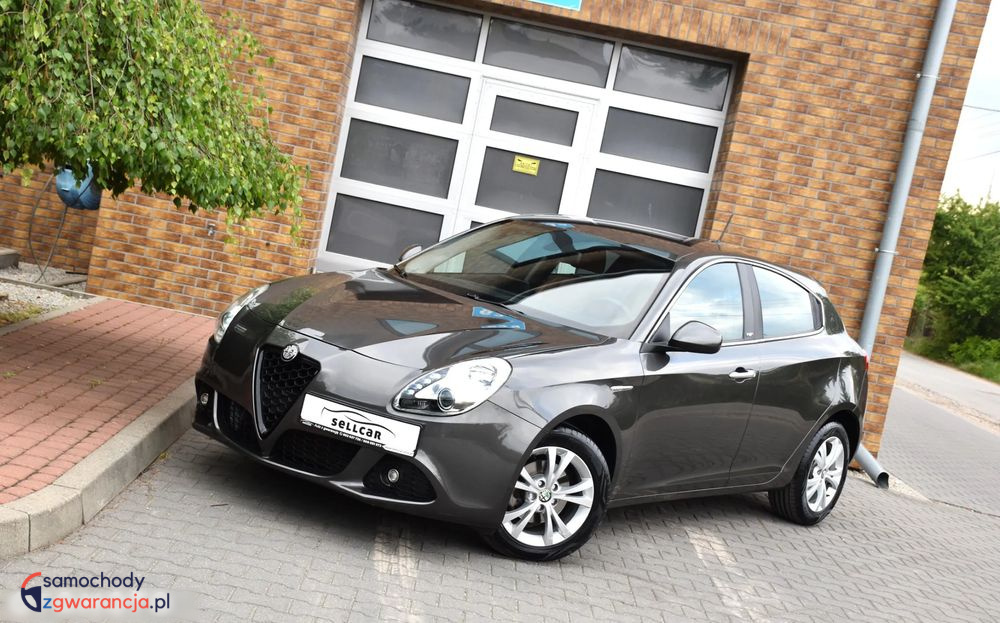 Alfa Romeo Giulietta  | Fwd (Przód) | Manualna | 105 Km | Szary