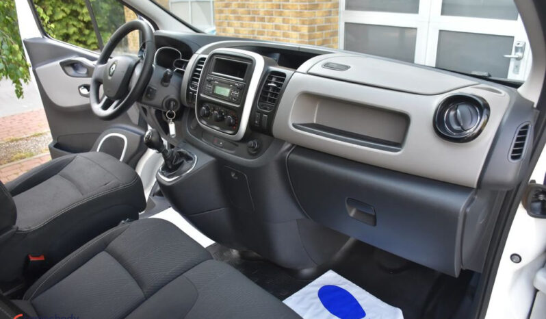 RENAULT Trafic | przedni | Manualna | 95 KM | Biały full