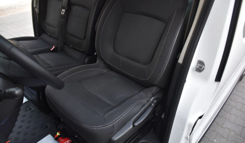 RENAULT Trafic | przedni | Manualna | 95 KM | Biały full