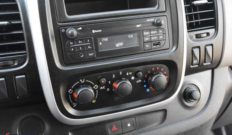 RENAULT Trafic | przedni | Manualna | 95 KM | Biały full