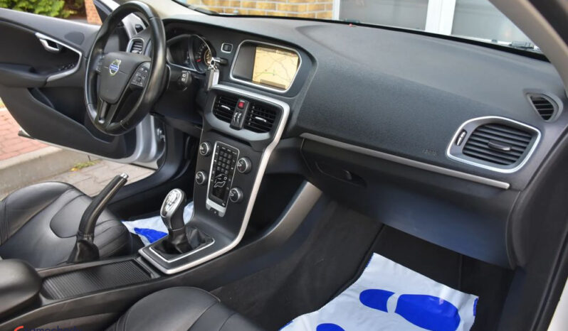 VOLVO V40  | FWD (przód) | Manualna | 115 KM | Srebrny full