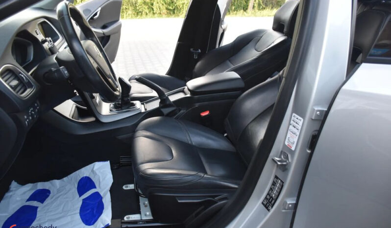 VOLVO V40  | FWD (przód) | Manualna | 115 KM | Srebrny full