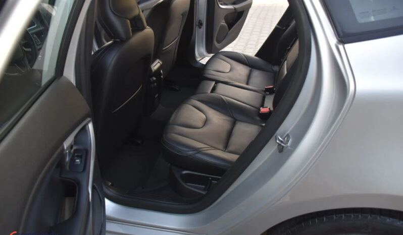 VOLVO V40  | FWD (przód) | Manualna | 115 KM | Srebrny full