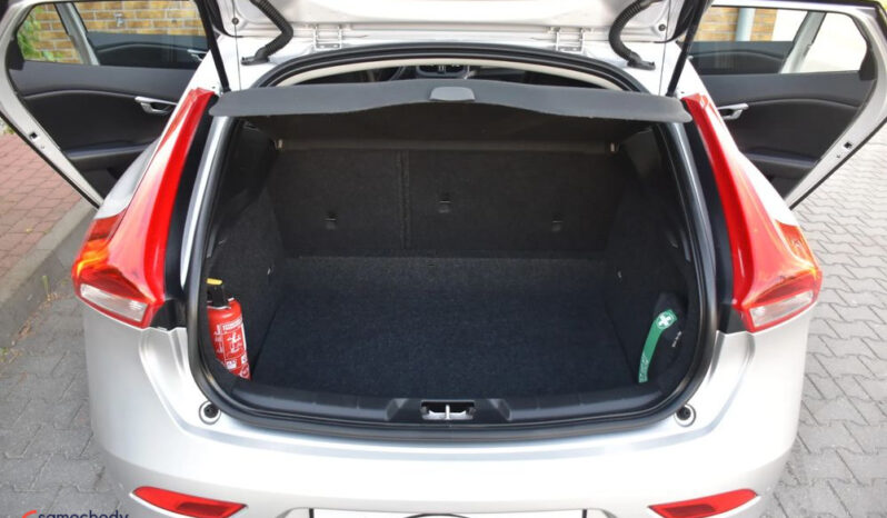 VOLVO V40  | FWD (przód) | Manualna | 115 KM | Srebrny full